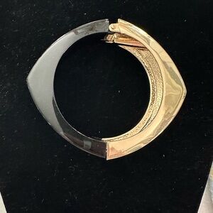 Fashion bangle bracelet